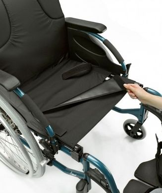 Облегченная инвалидная коляска Invacare Action 4 Base NG, ширина 55,5 см, "морской волны"